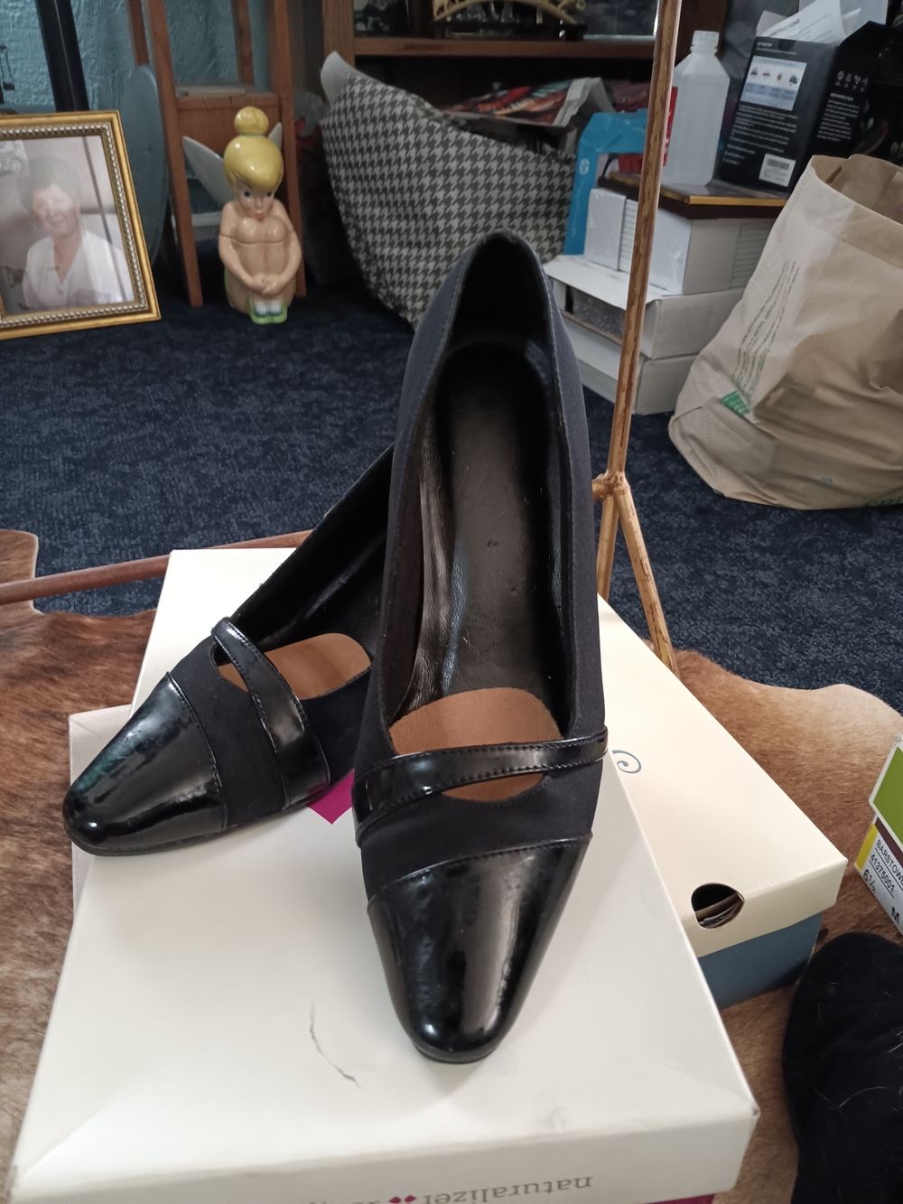 SOUL Naturalizer Black Pointed-Toe Pump with Patent Strap  And Toe Accent